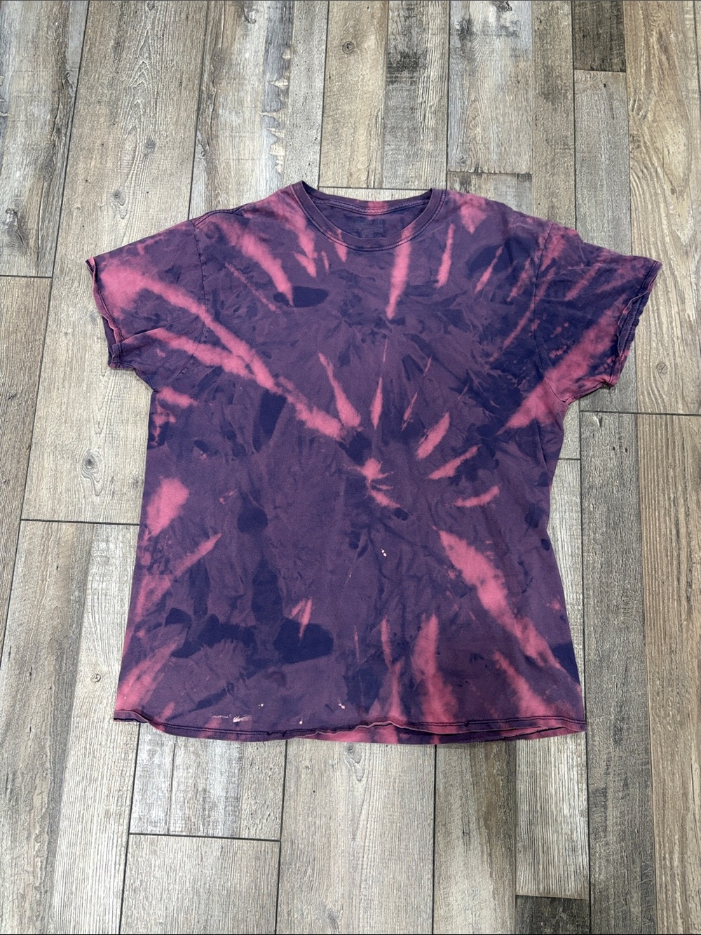 Men’s Tie-Dye Distressed T-Shirt